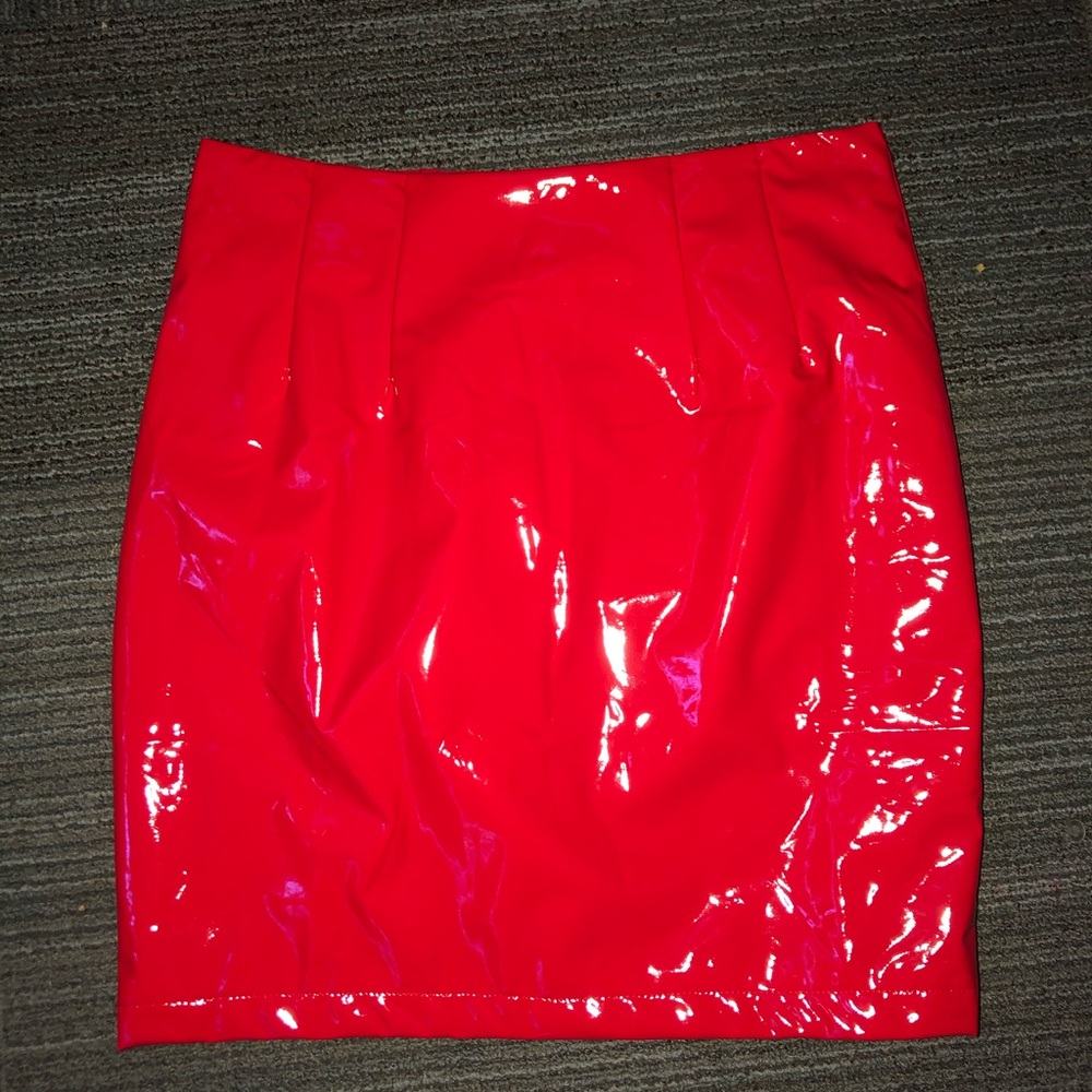 *UNWORN* Red leather, zip up mini/pencil skirt